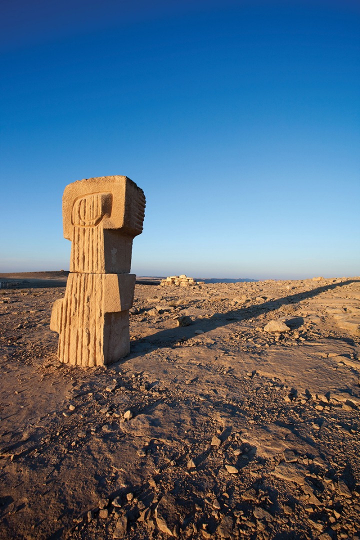 Парк скульптур в пустыне на краю кратера Рамон
